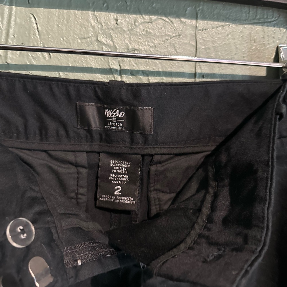 Women short black